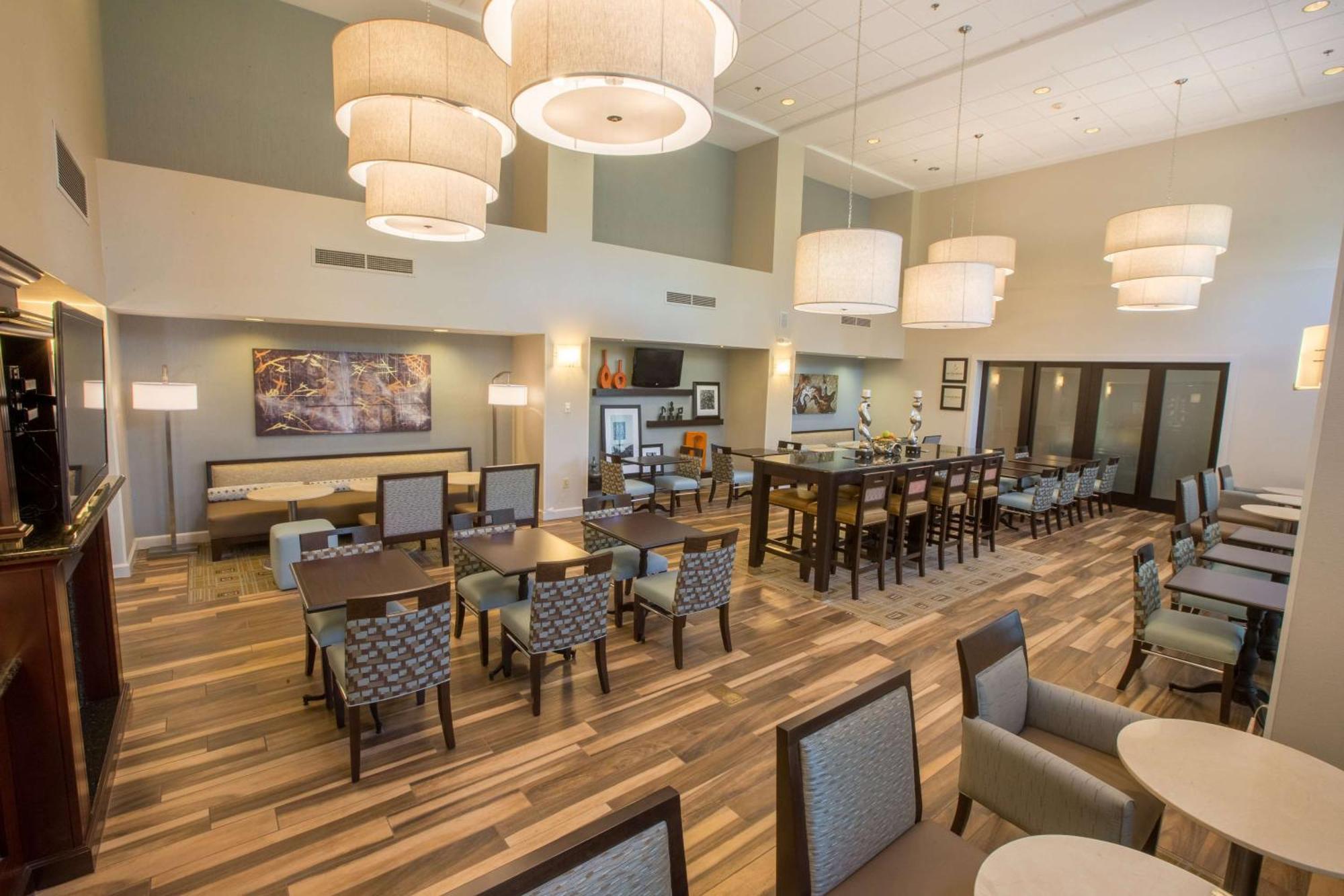 Hampton Inn & Suites Berkshires-Lenox Exterior foto