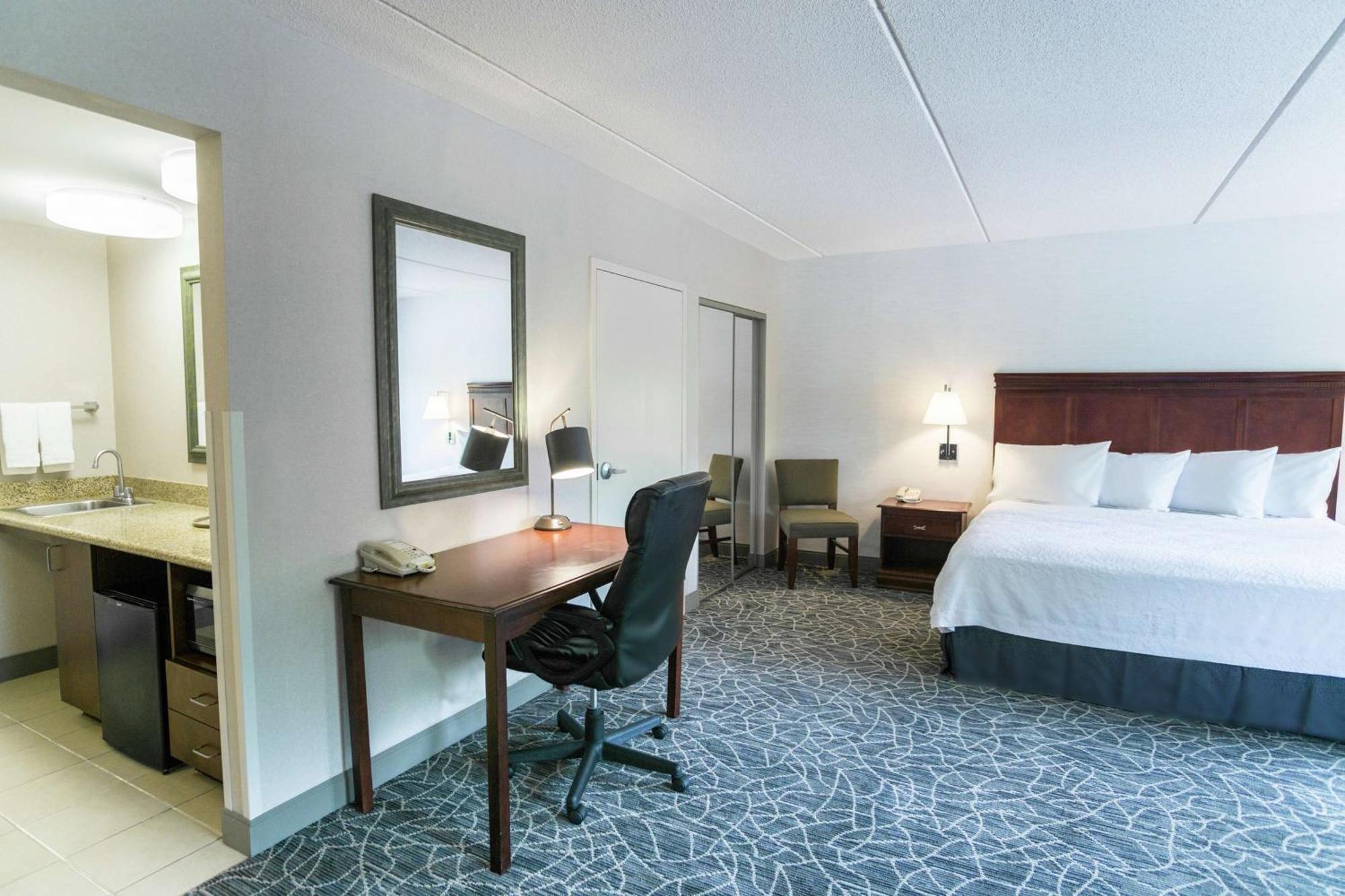 Hampton Inn & Suites Berkshires-Lenox Exterior foto