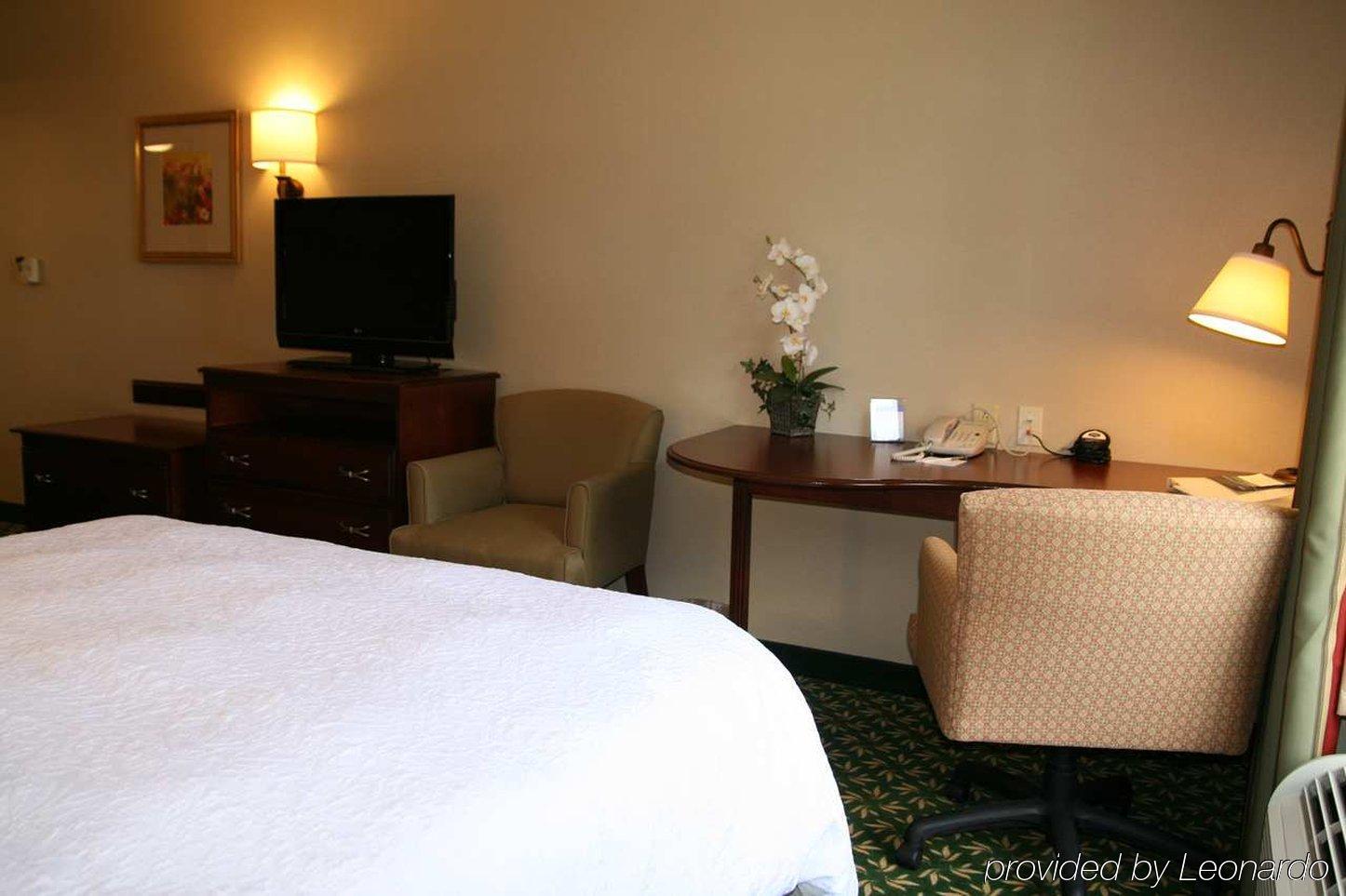 Hampton Inn & Suites Berkshires-Lenox Habitación foto