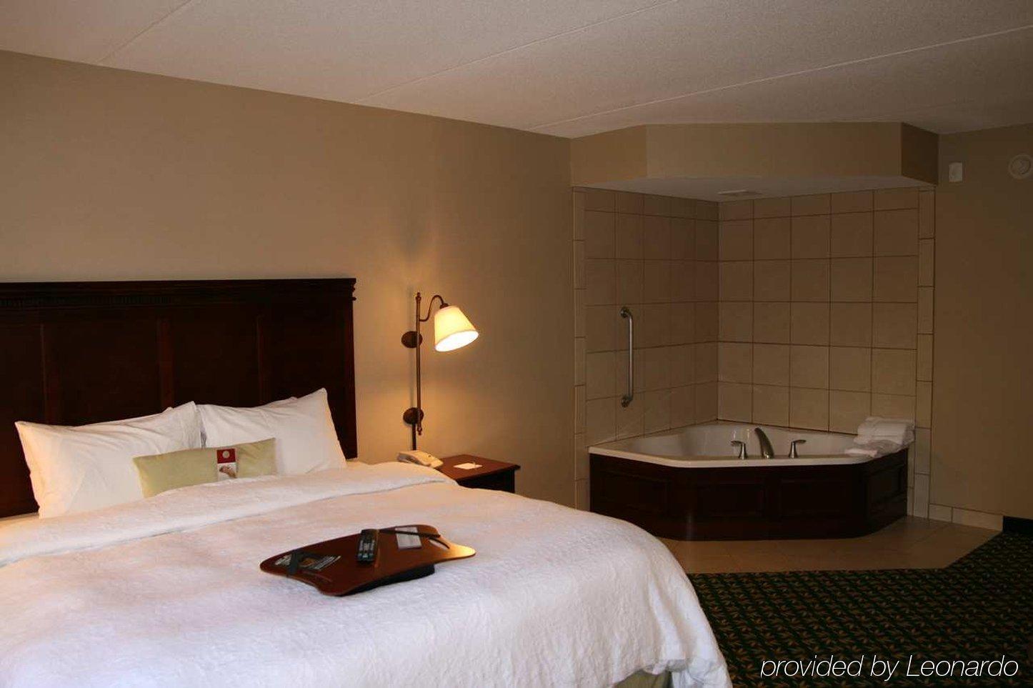 Hampton Inn & Suites Berkshires-Lenox Habitación foto