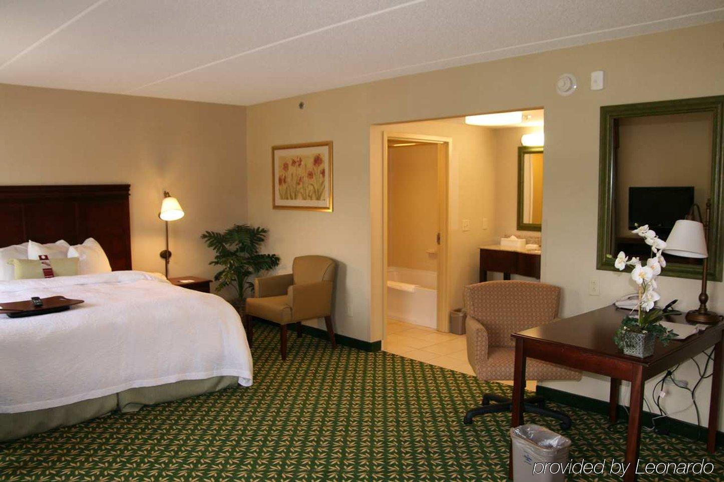 Hampton Inn & Suites Berkshires-Lenox Habitación foto